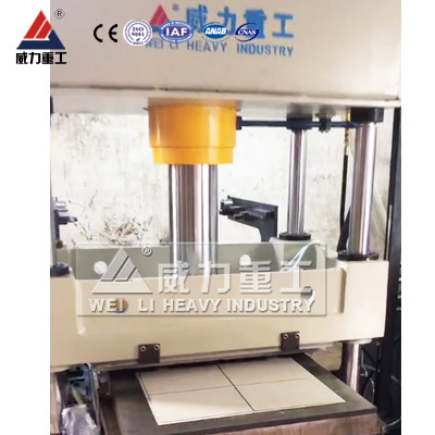 玩具拼圖裁切壓紋100噸液 玩具拼圖裁切壓紋100噸液