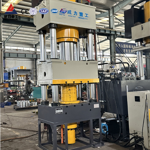 <b>315噸鍛造液壓機(jī)（四柱液壓機(jī)）</b>