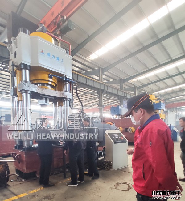 800噸液壓機車間