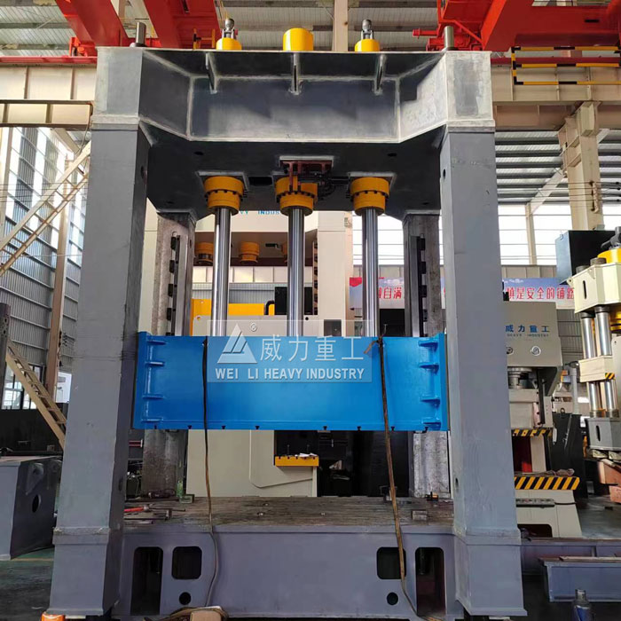 山東威力重工高精度框架式液壓機(jī)