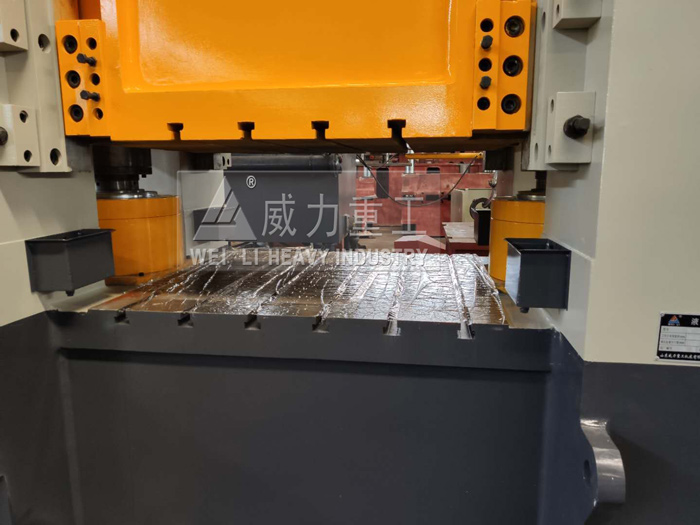 框架式液壓機工作臺面